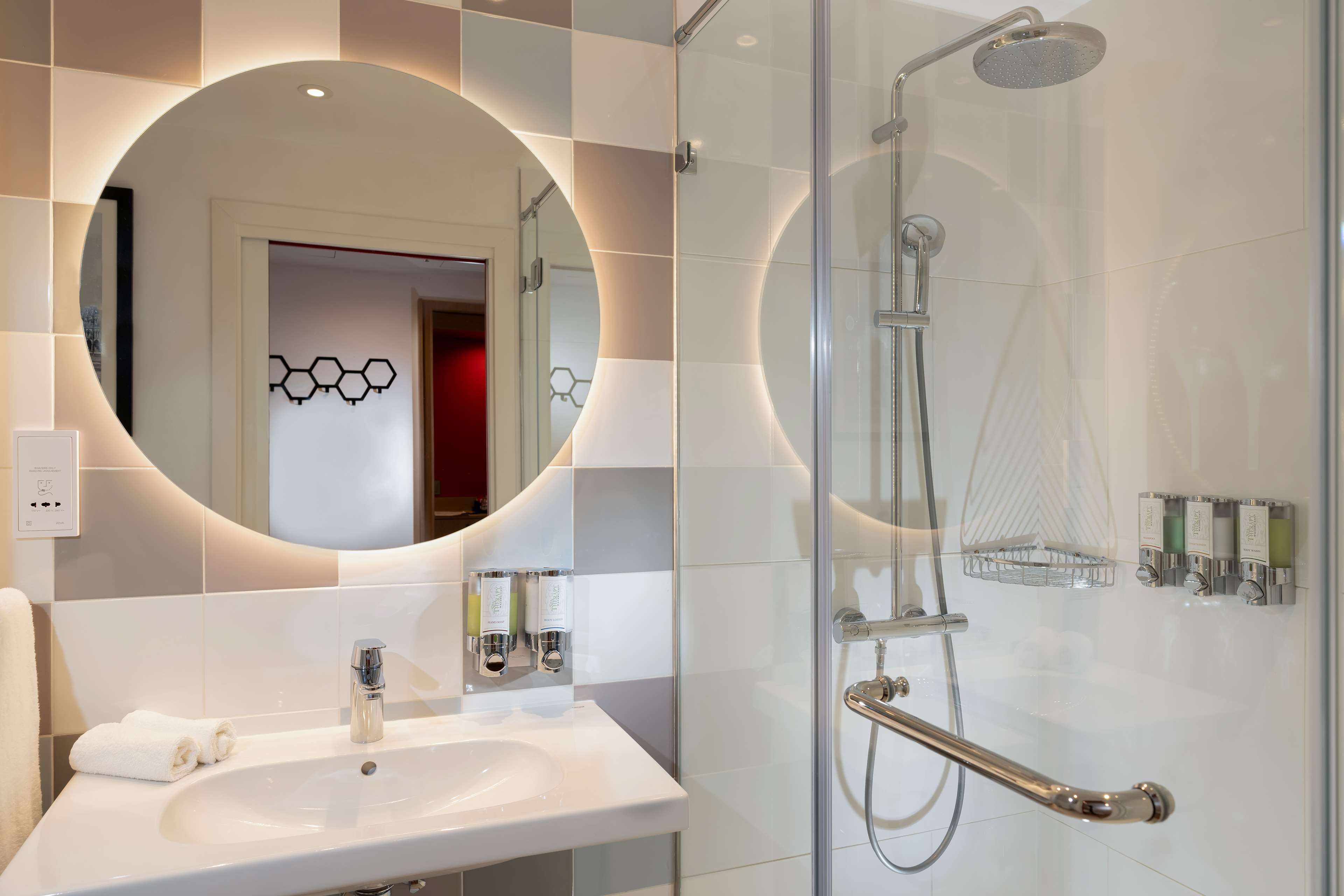 Hampton by Hilton Budapest City Centre Room Type - QUEEN ROOM