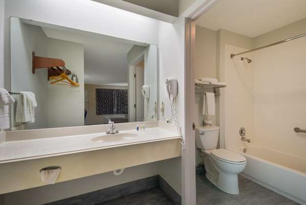  - Rodeway Inn & Suites Corpus Christi