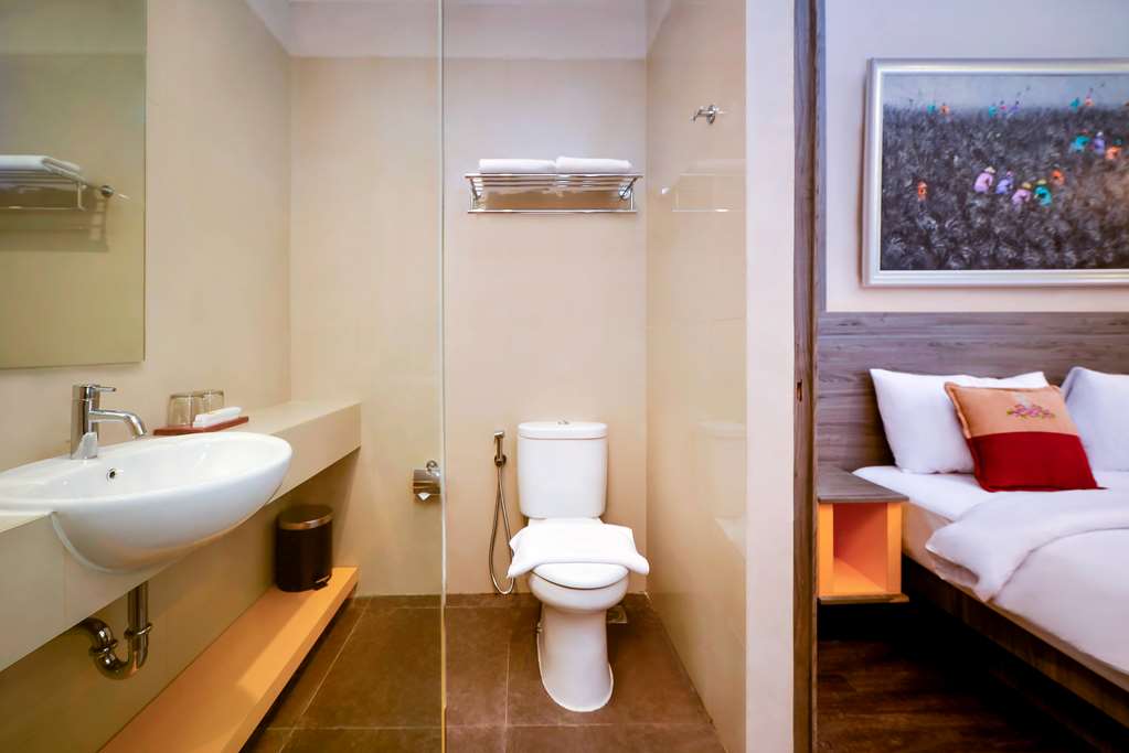 SUPER 8 SOLO, INDONESIA-guestroom-Guest Room,Bathroom,On-Site.jpg