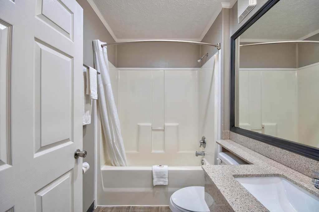 MOTEL 6 STAFFORD TX-guestroom-Guest Room,Bathroom,On-Site.jpg
