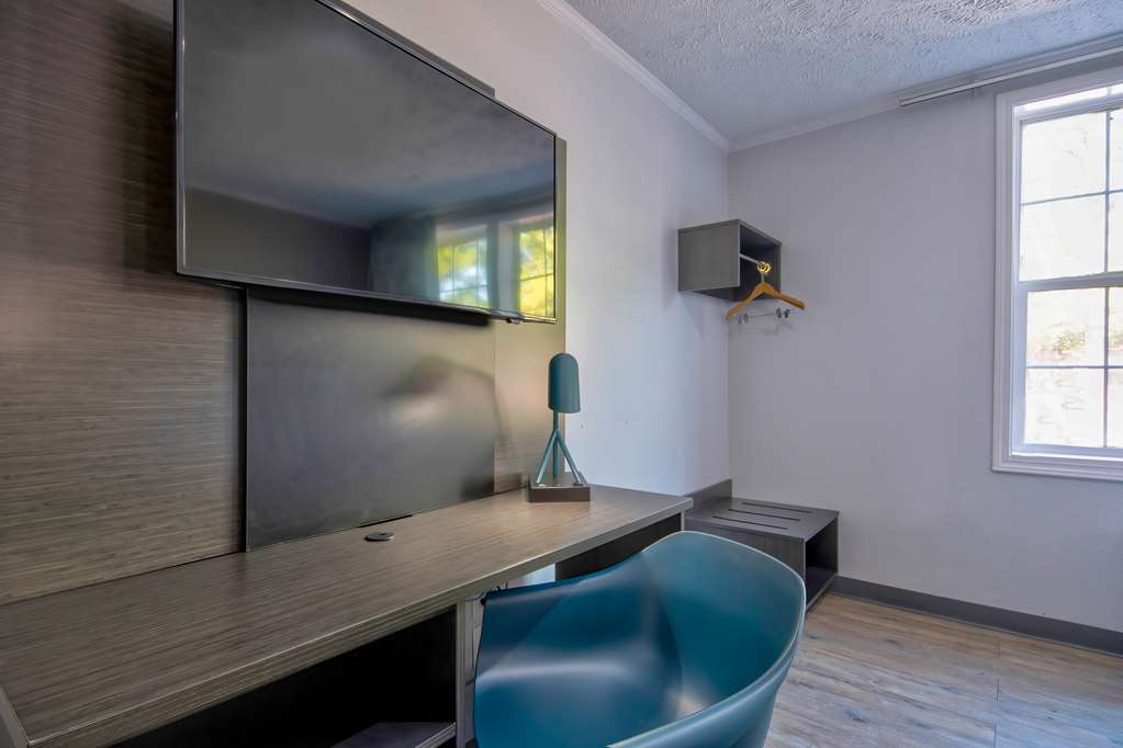 MOTEL 6 STAFFORD TX-guestroom-Guest Room,Suite,On-Site.jpg