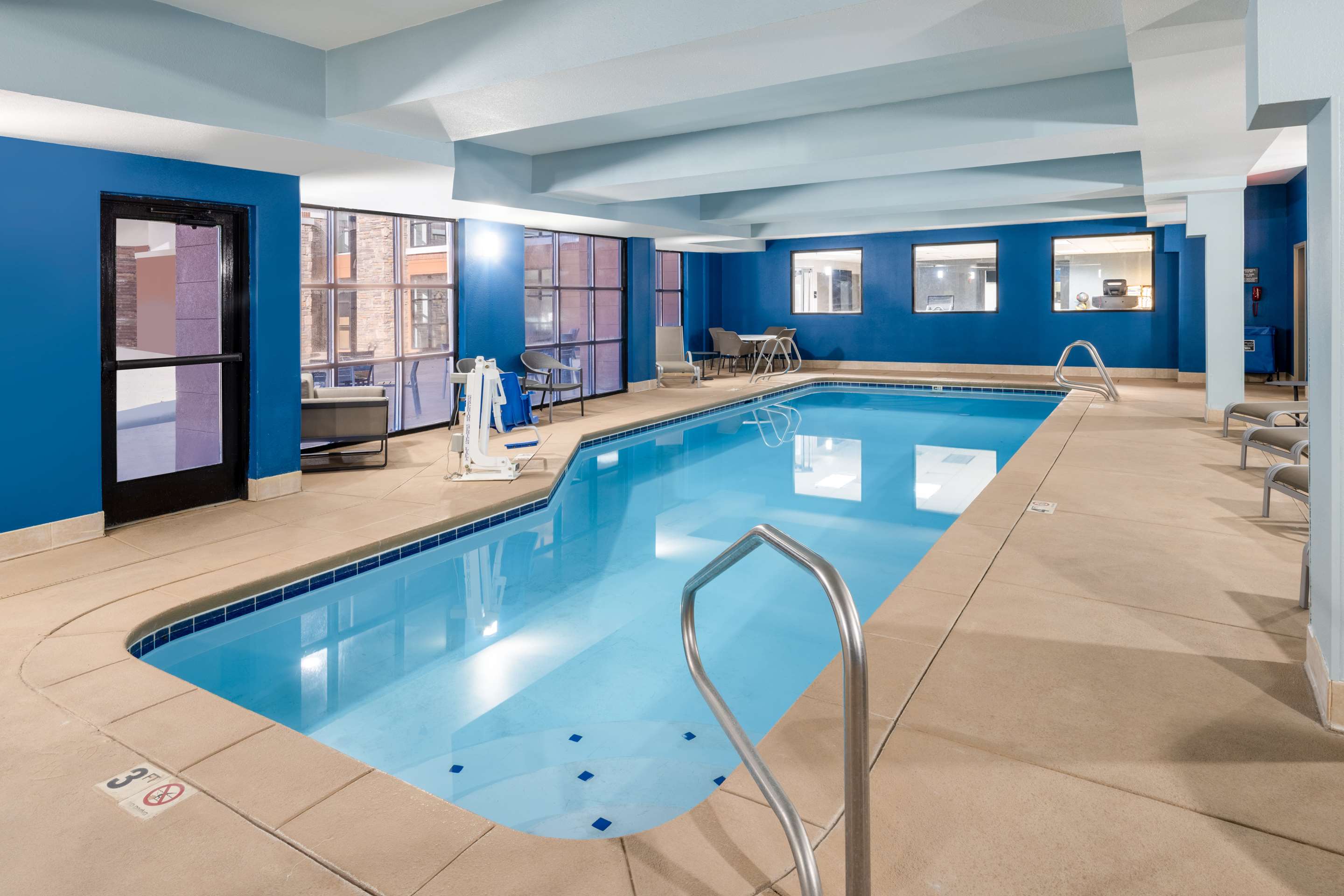 Pool | Hampton Inn & Suites Salida