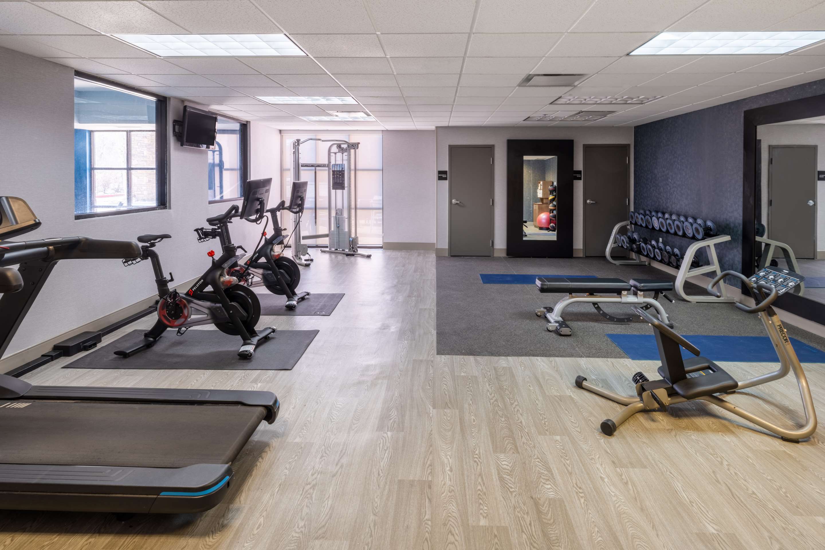 Health club fitness center gym | Hampton Inn & Suites Salida