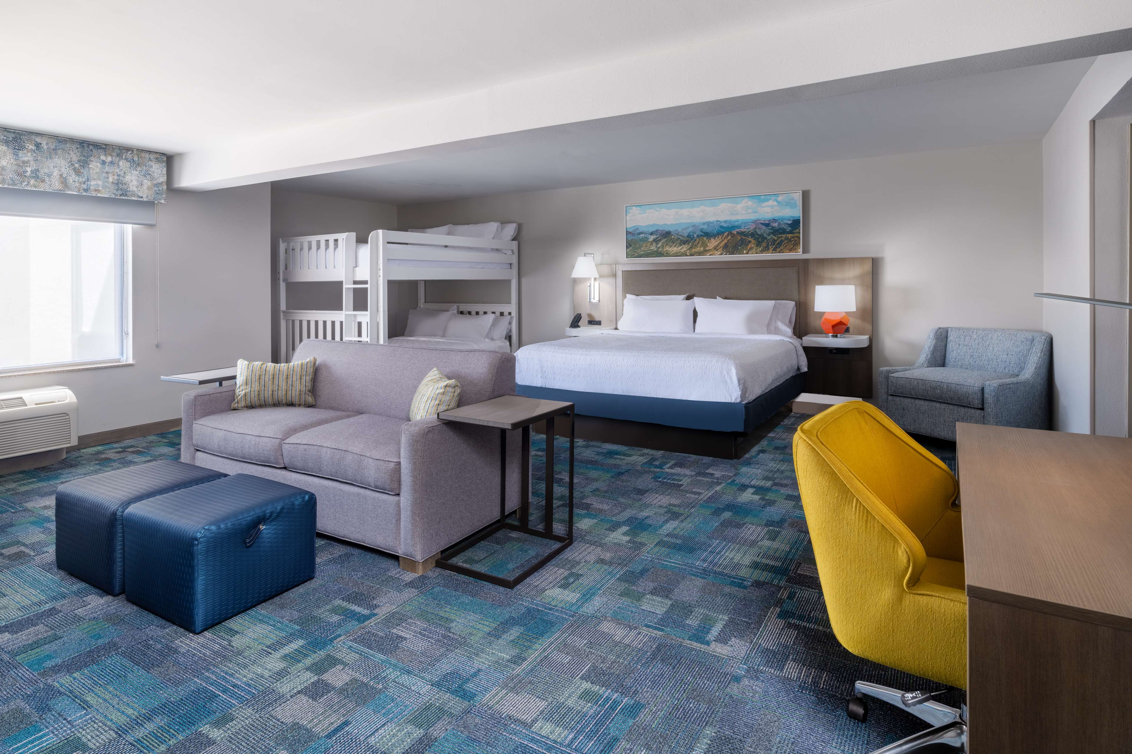 Hampton Inn & Suites by Hilton Salida Room Type - 1 KNG QQ BUNK BEDS STUDIO