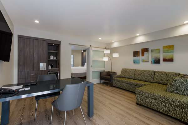Suite - SureStay Plus Hotel by Best Western Tempe University