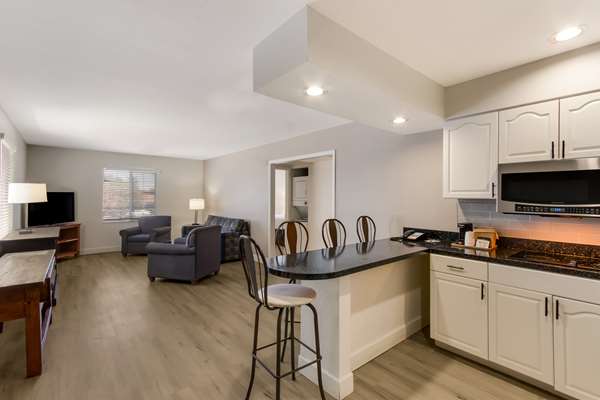 Suite - SureStay Plus Hotel by Best Western Tempe University