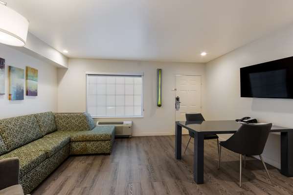Suite - SureStay Plus Hotel by Best Western Tempe University