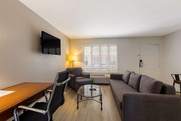 Suite - SureStay Plus Hotel by Best Western Tempe University