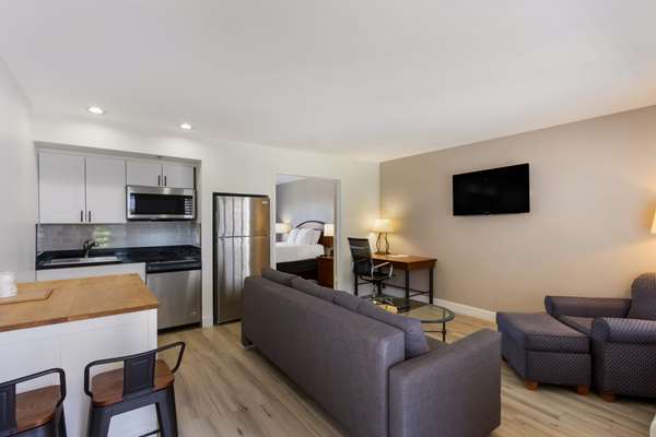 Suite - SureStay Plus Hotel by Best Western Tempe University
