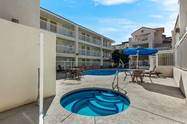 Pool - SureStay Plus Hotel by Best Western Tempe University
