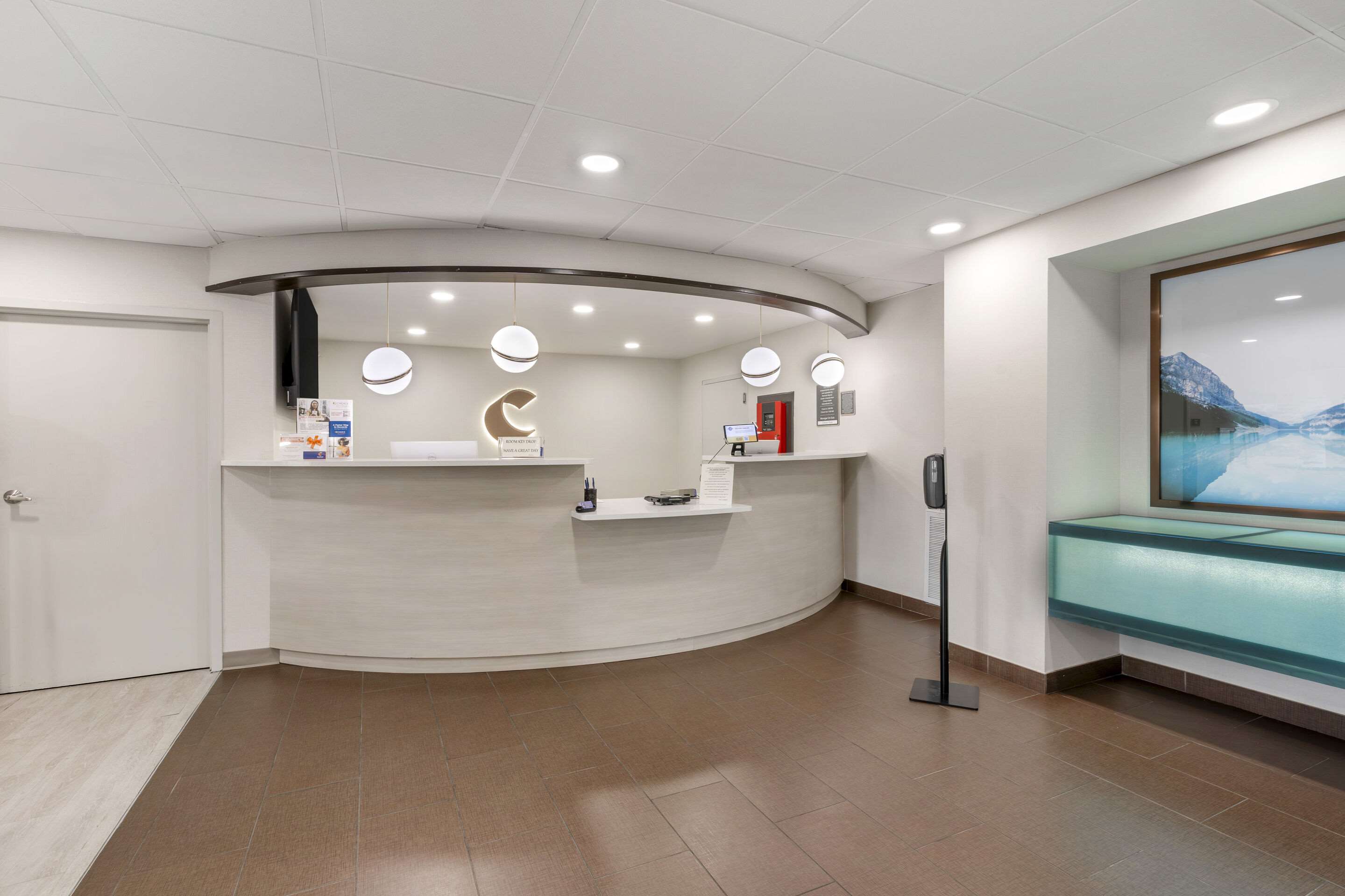 Front desk | Comfort Inn & Suites Louisville Airport Fair & Expo