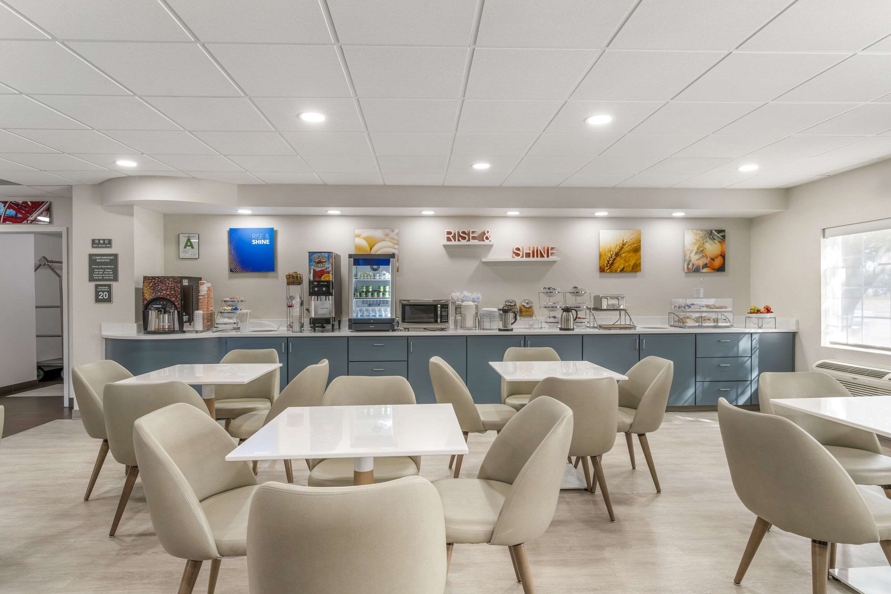 Breakfast area | Comfort Inn & Suites Louisville Airport Fair & Expo