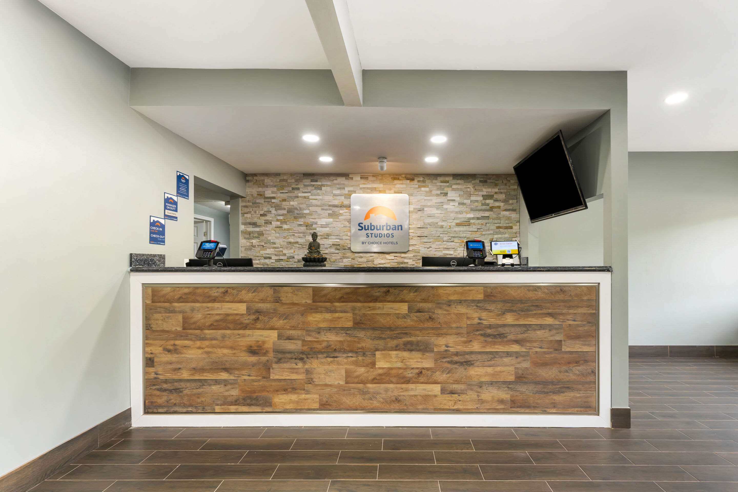 Front desk | Suburban Studios LaVale-Cumberland