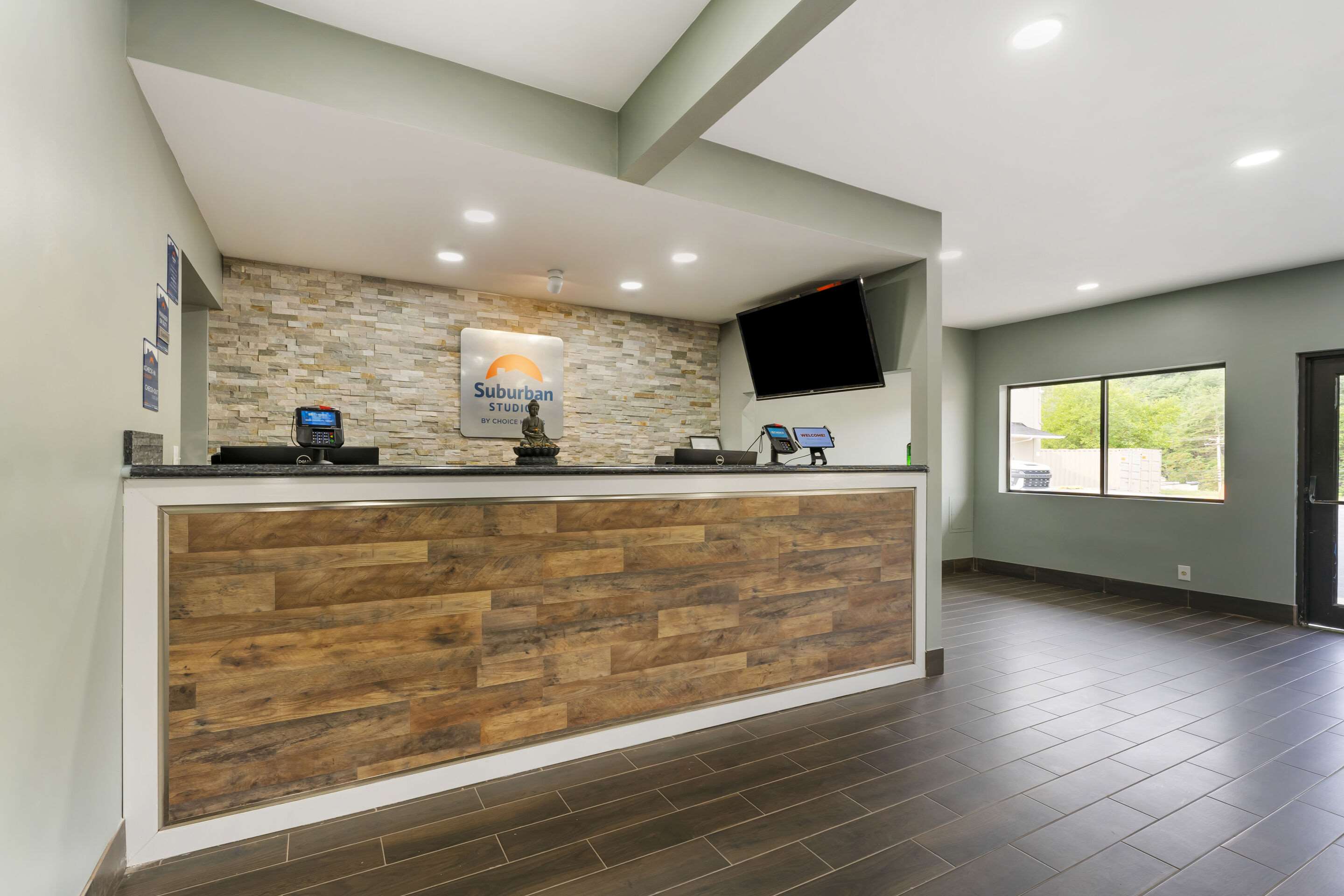 Front desk | Suburban Studios LaVale-Cumberland
