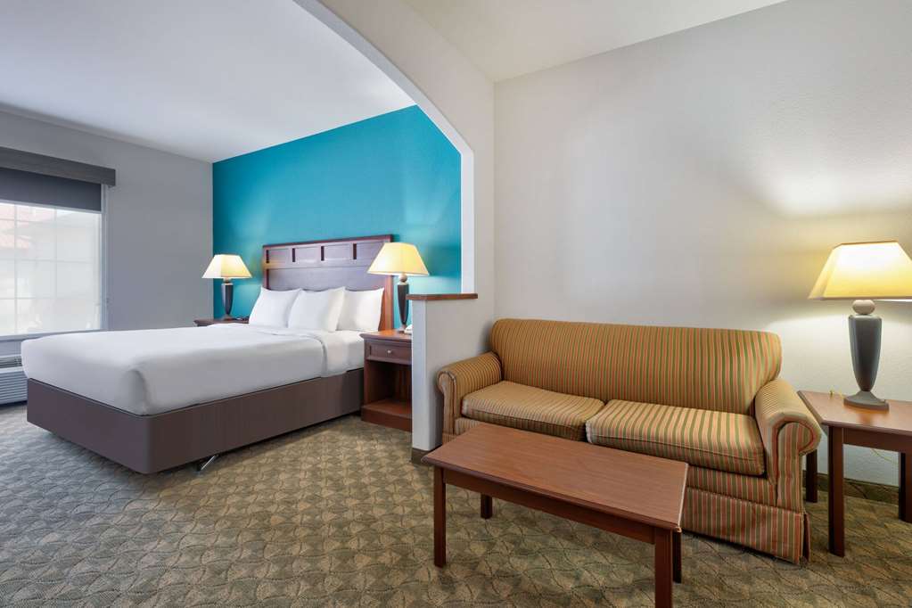 BAYMONT INN AND SUITES BY WYNDHAM G-guestroom-Guest Room,Suite,On-Site.jpg