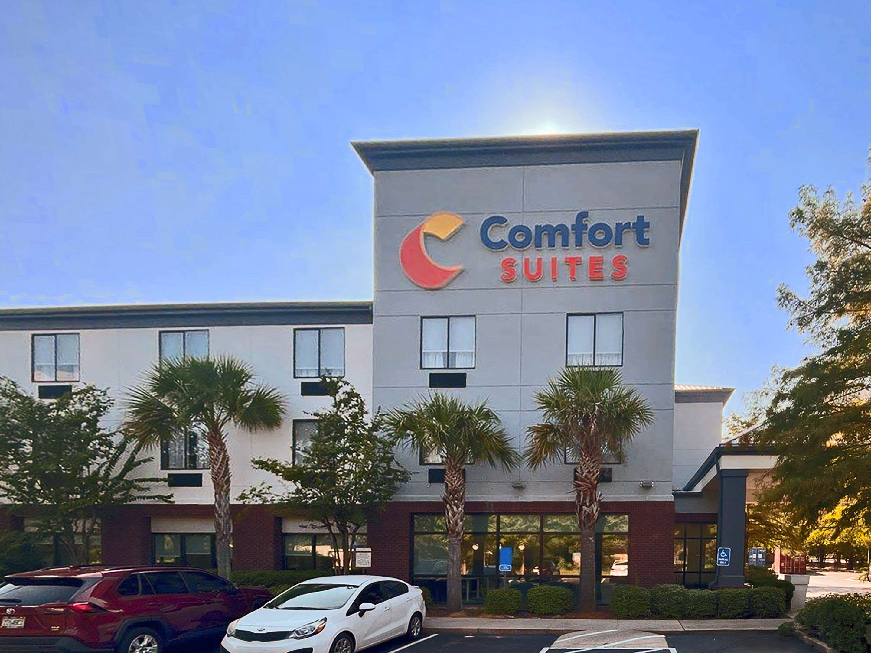 Hotel entrance | Comfort Suites Mobile-South Alabama University Area