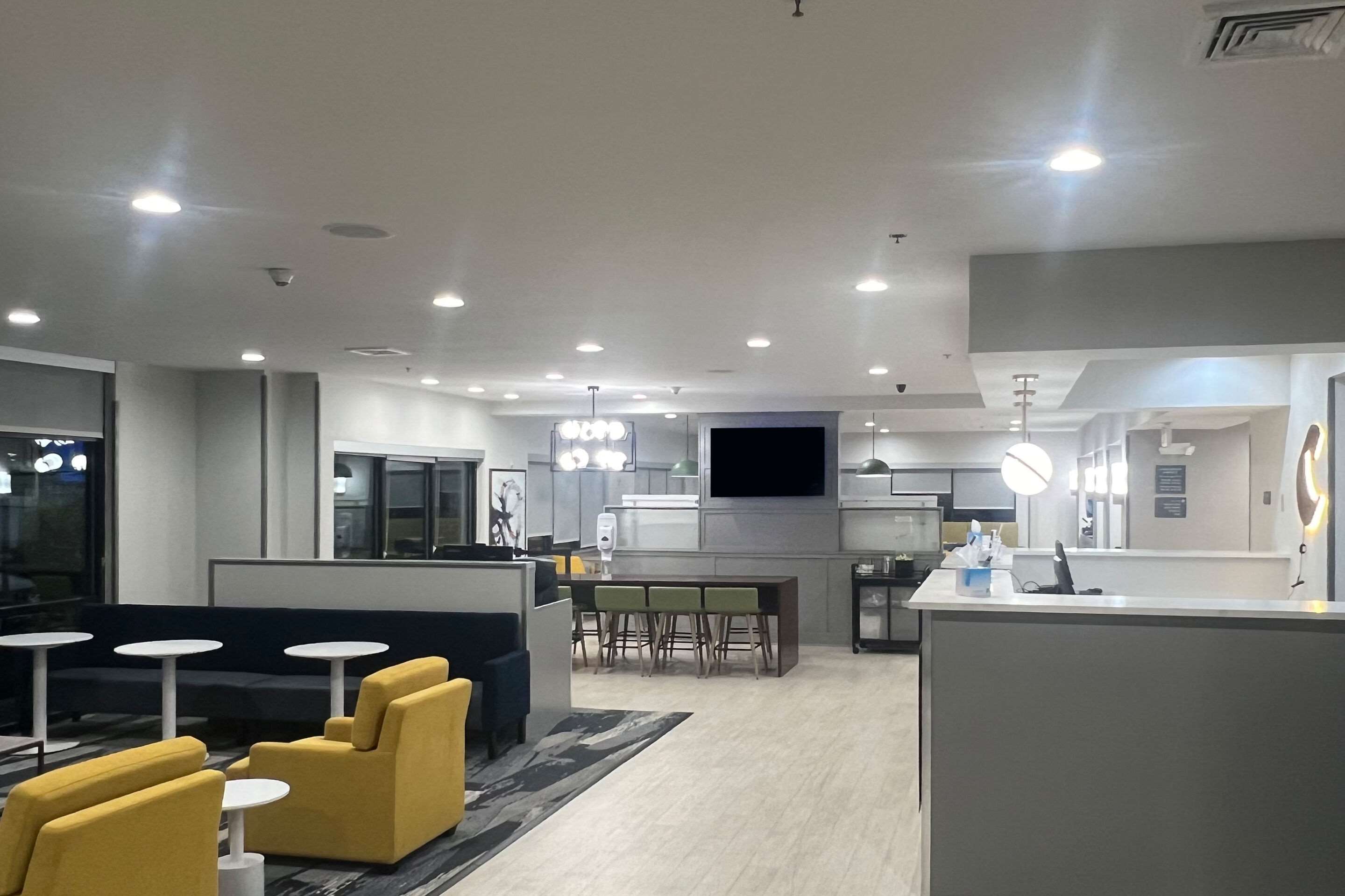 Hotel lobby | Comfort Suites Mobile-South Alabama University Area