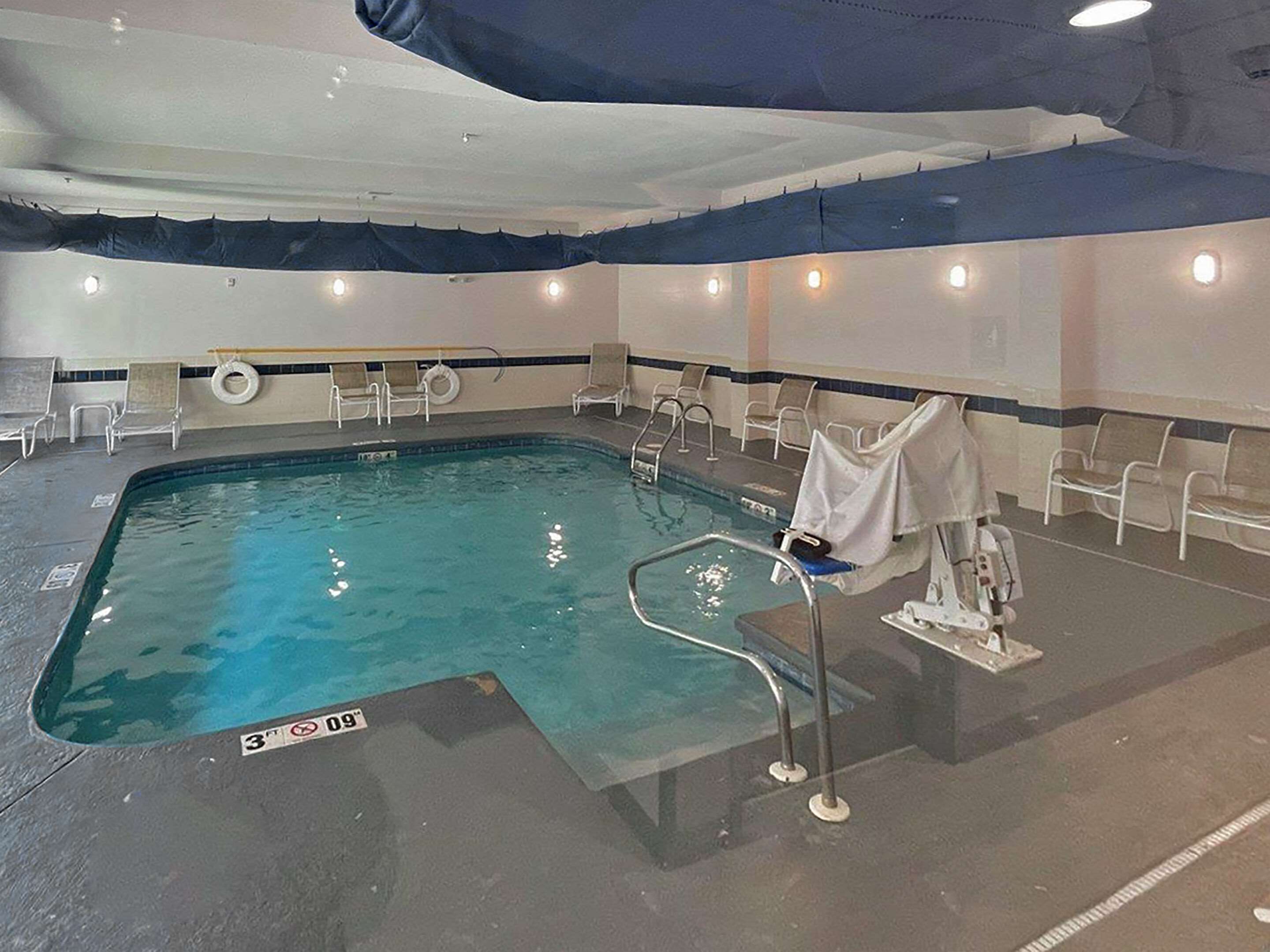 Indoor pool | Comfort Suites Mobile-South Alabama University Area