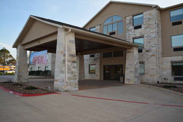 Exterior view - Wingate by Wyndham College Station