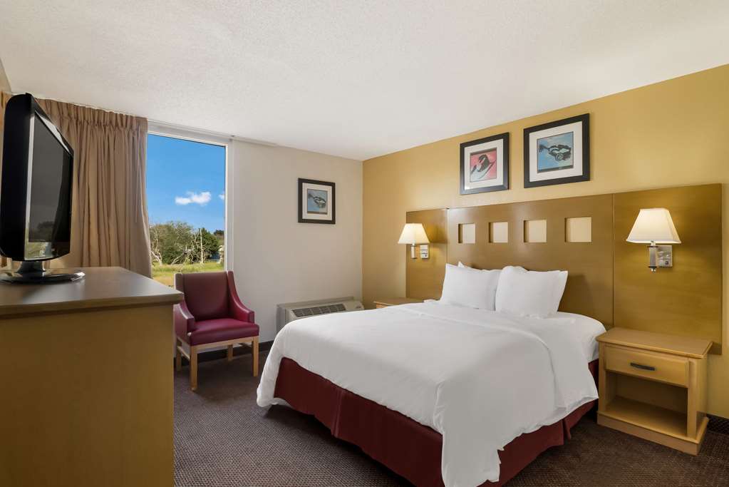 QUALITY INN ALICE-guestroom-Guest Room,On-Site.jpg