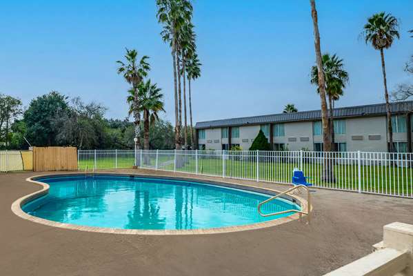 Pool - Quality Inn Alice