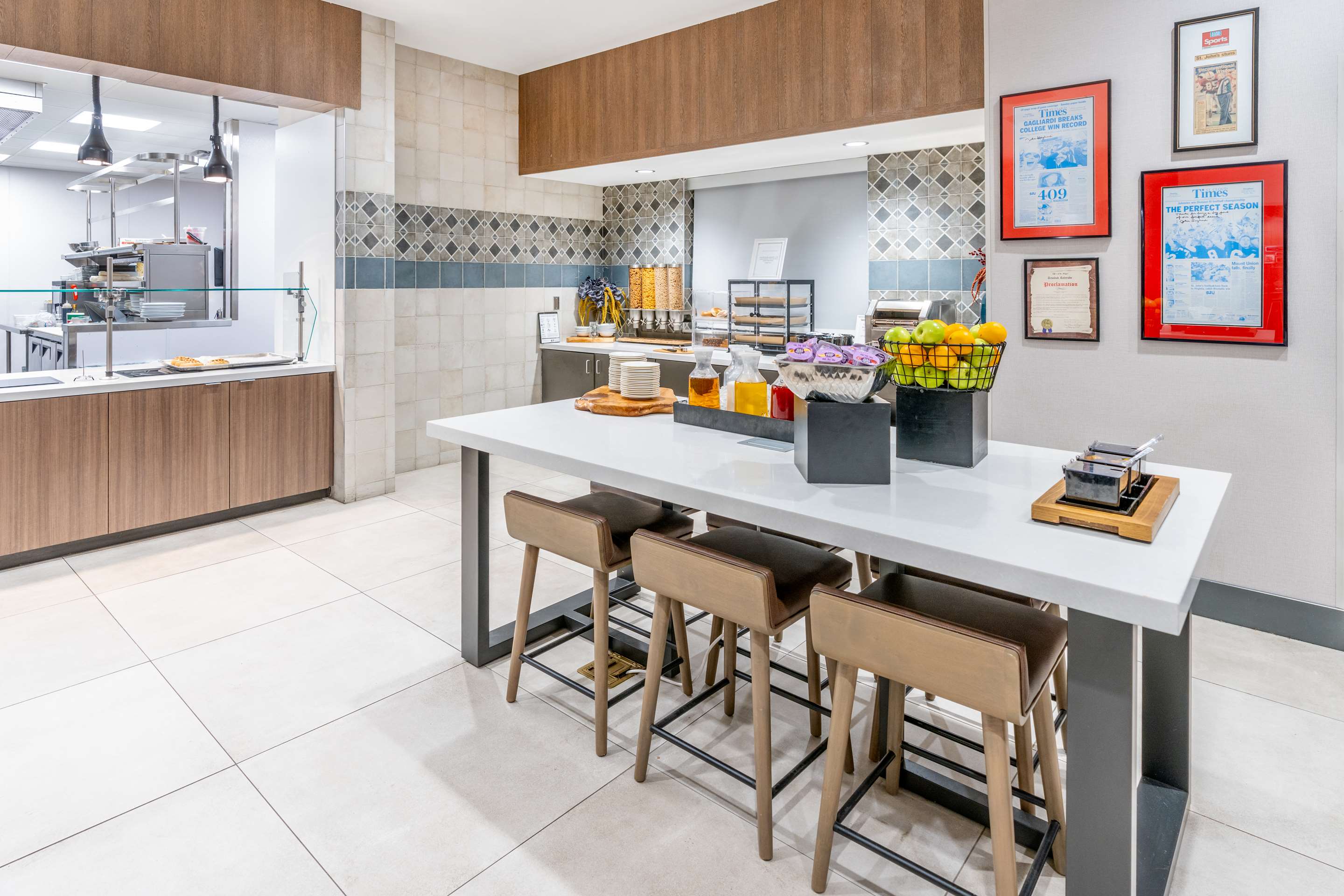 Breakfast Area | Hilton Garden Inn Trinidad Downtown