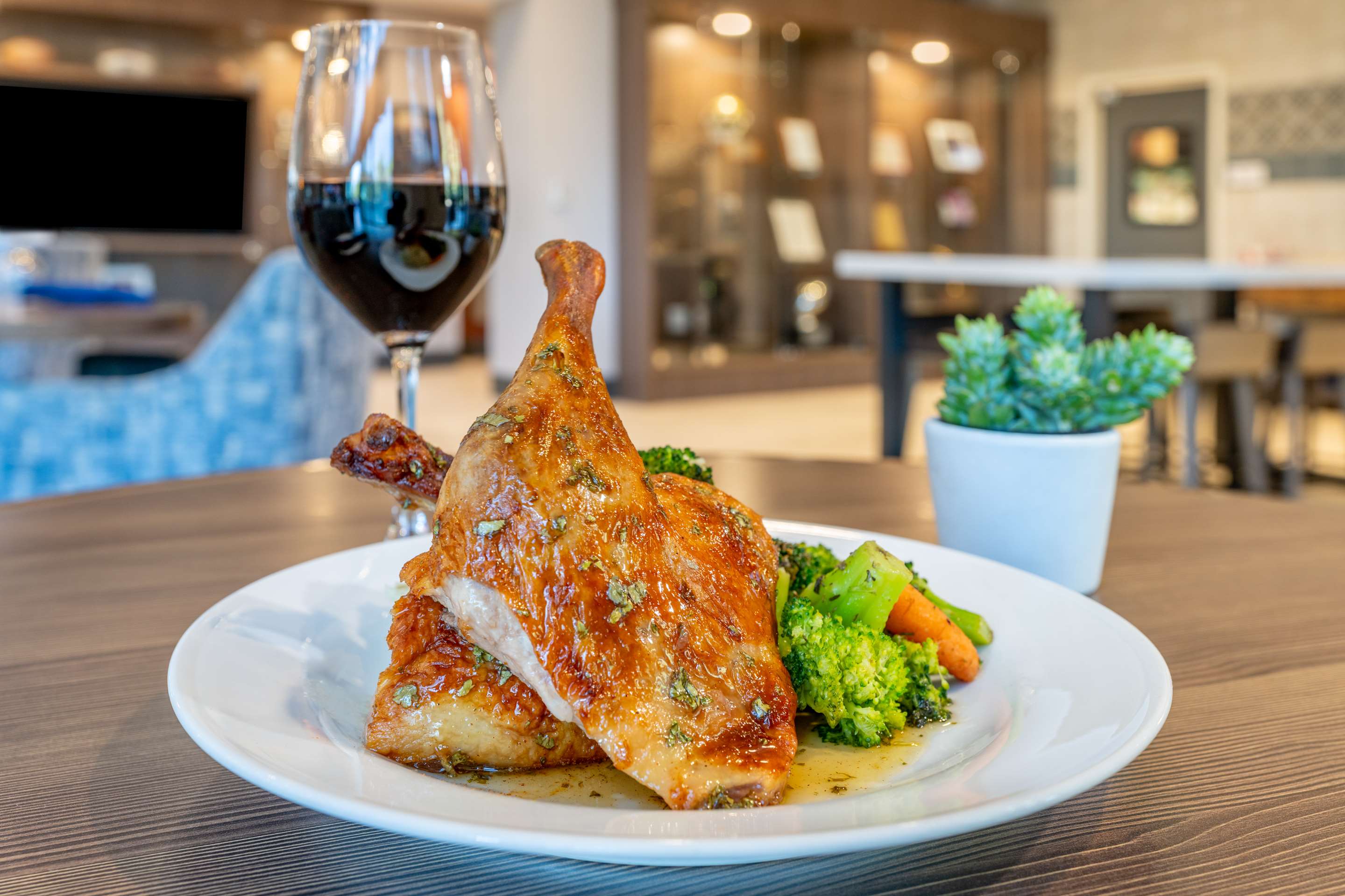 Restaurant | Hilton Garden Inn Trinidad Downtown