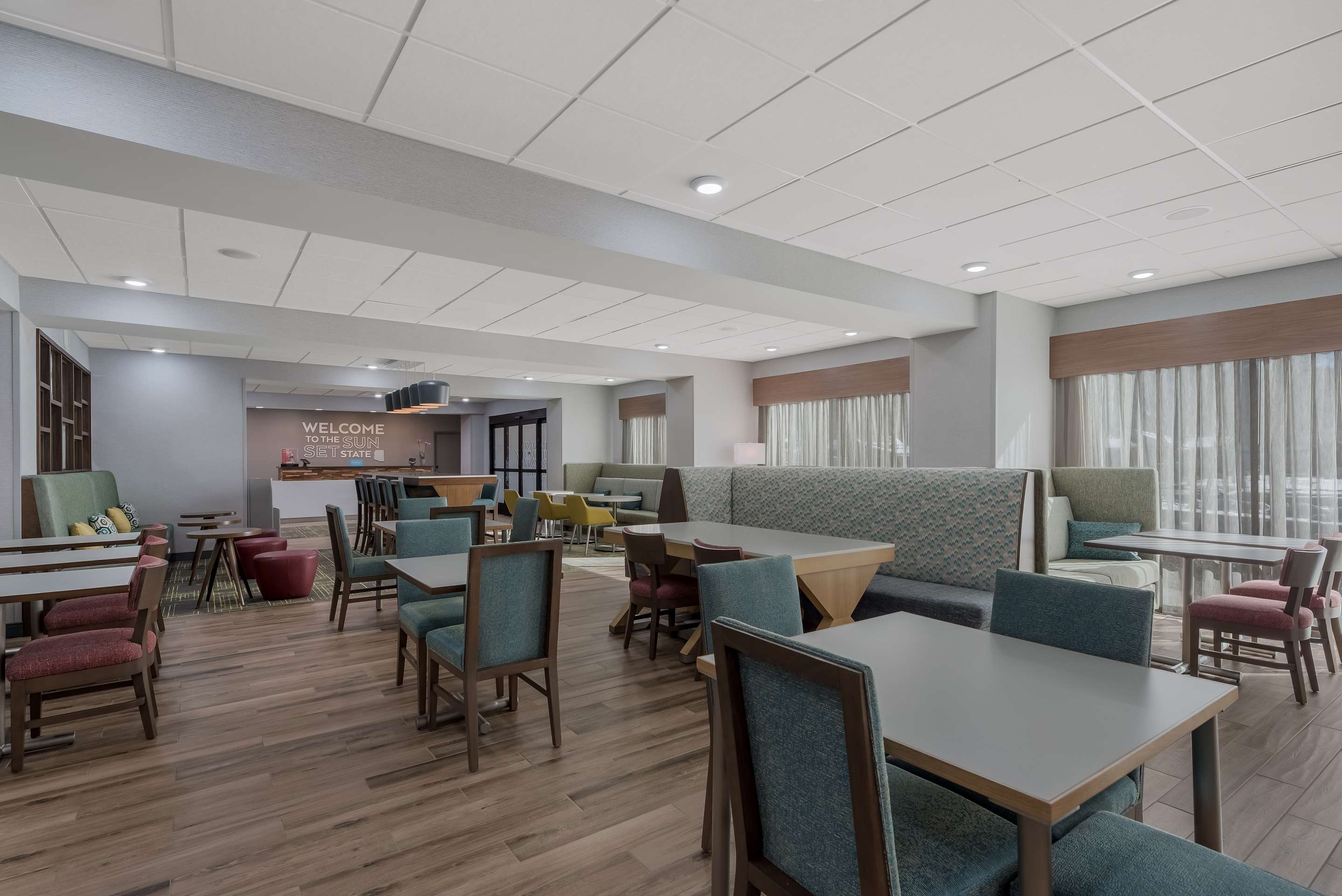 Breakfast Area | Hampton Inn By Hilton Williams