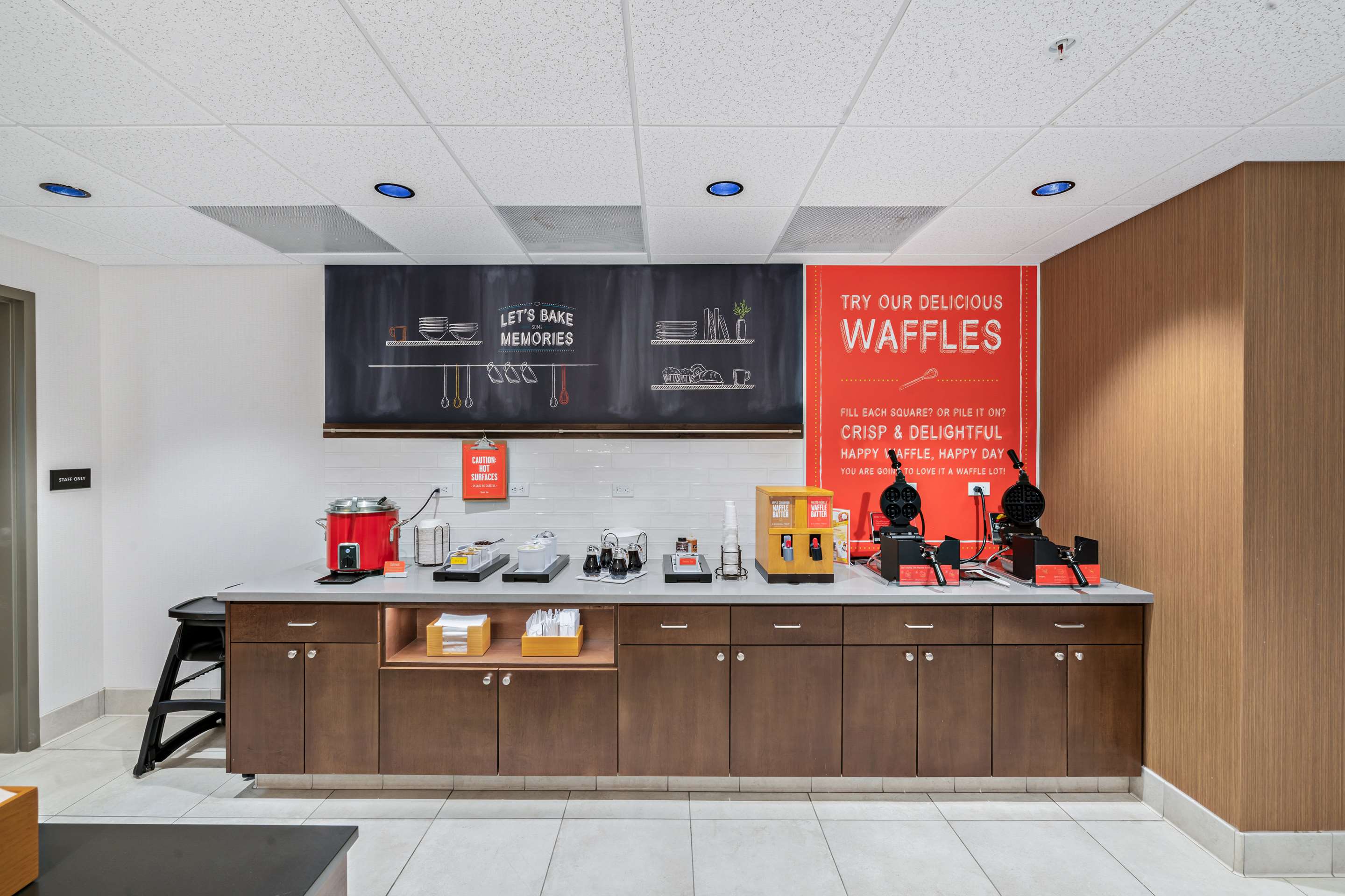 Breakfast Area | Hampton Inn Morro Bay