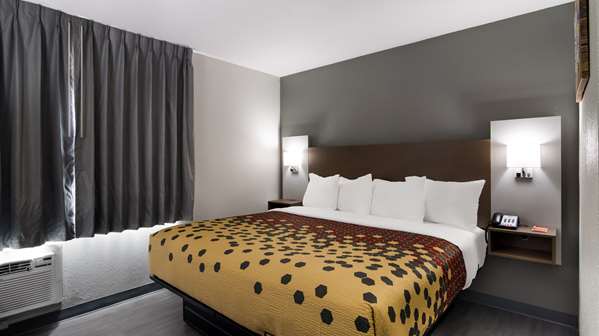  - Econo Lodge Portage - I-94, Exit 19