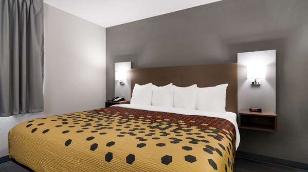  - Econo Lodge Portage - I-94, Exit 19