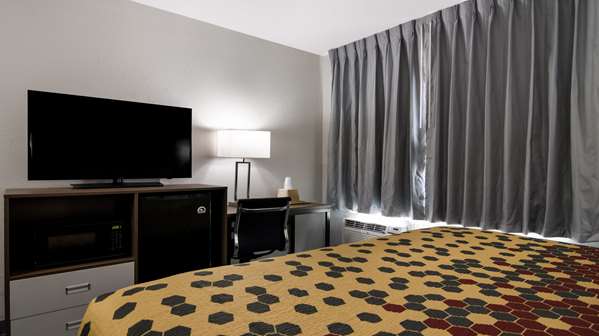  - Econo Lodge Portage - I-94, Exit 19