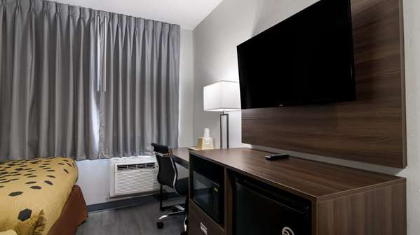  - Econo Lodge Portage - I-94, Exit 19