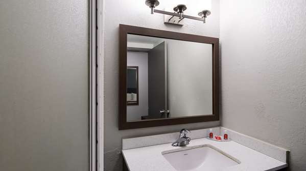  - Econo Lodge Portage - I-94, Exit 19