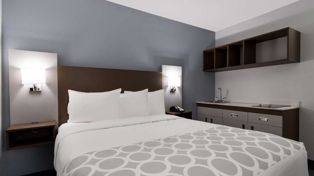 SUBURBAN STUDIOS PORTAGE-guestroom-Guest Room,On-Site.jpg