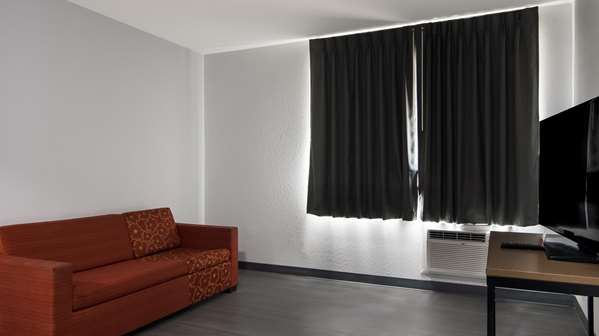 Suite - Suburban Studios Portage - I-94, Exit 19