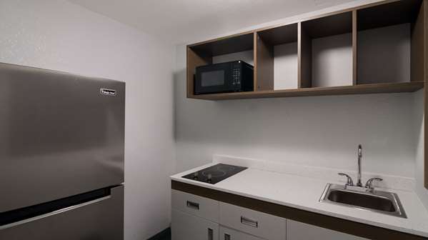 Suite - Suburban Studios Portage - I-94, Exit 19