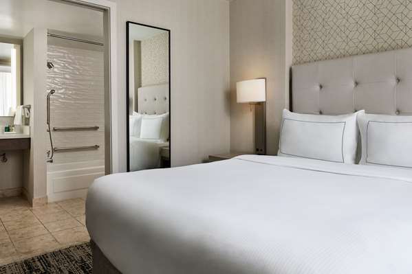  - Hilton Kansas City Country Club Plaza Hotel