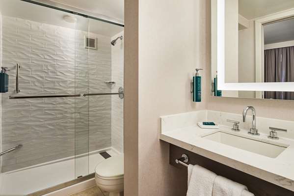  - Hilton Kansas City Country Club Plaza Hotel