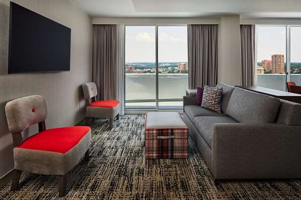  - Hilton Kansas City Country Club Plaza Hotel