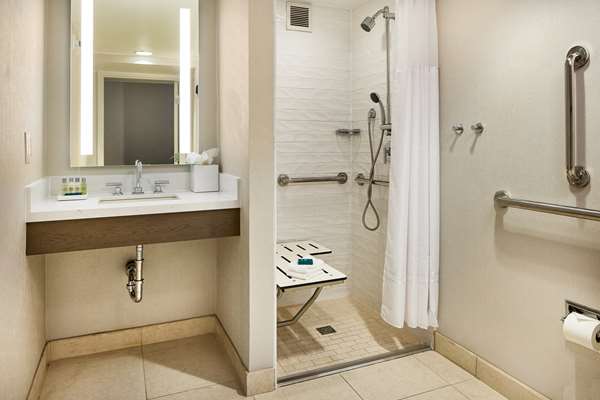  - Hilton Kansas City Country Club Plaza Hotel