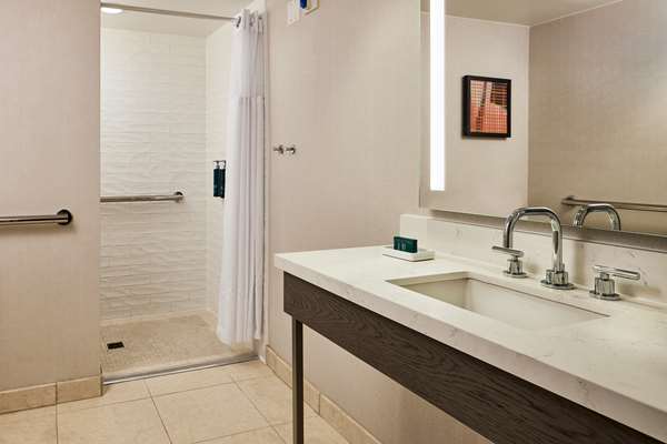  - Hilton Kansas City Country Club Plaza Hotel