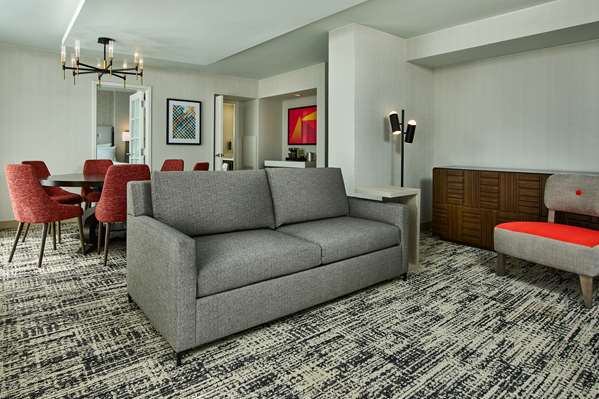  - Hilton Kansas City Country Club Plaza Hotel