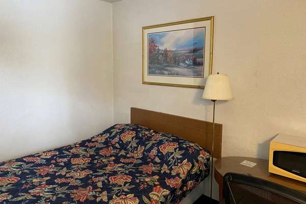  - Travelodge Airport Rockford
