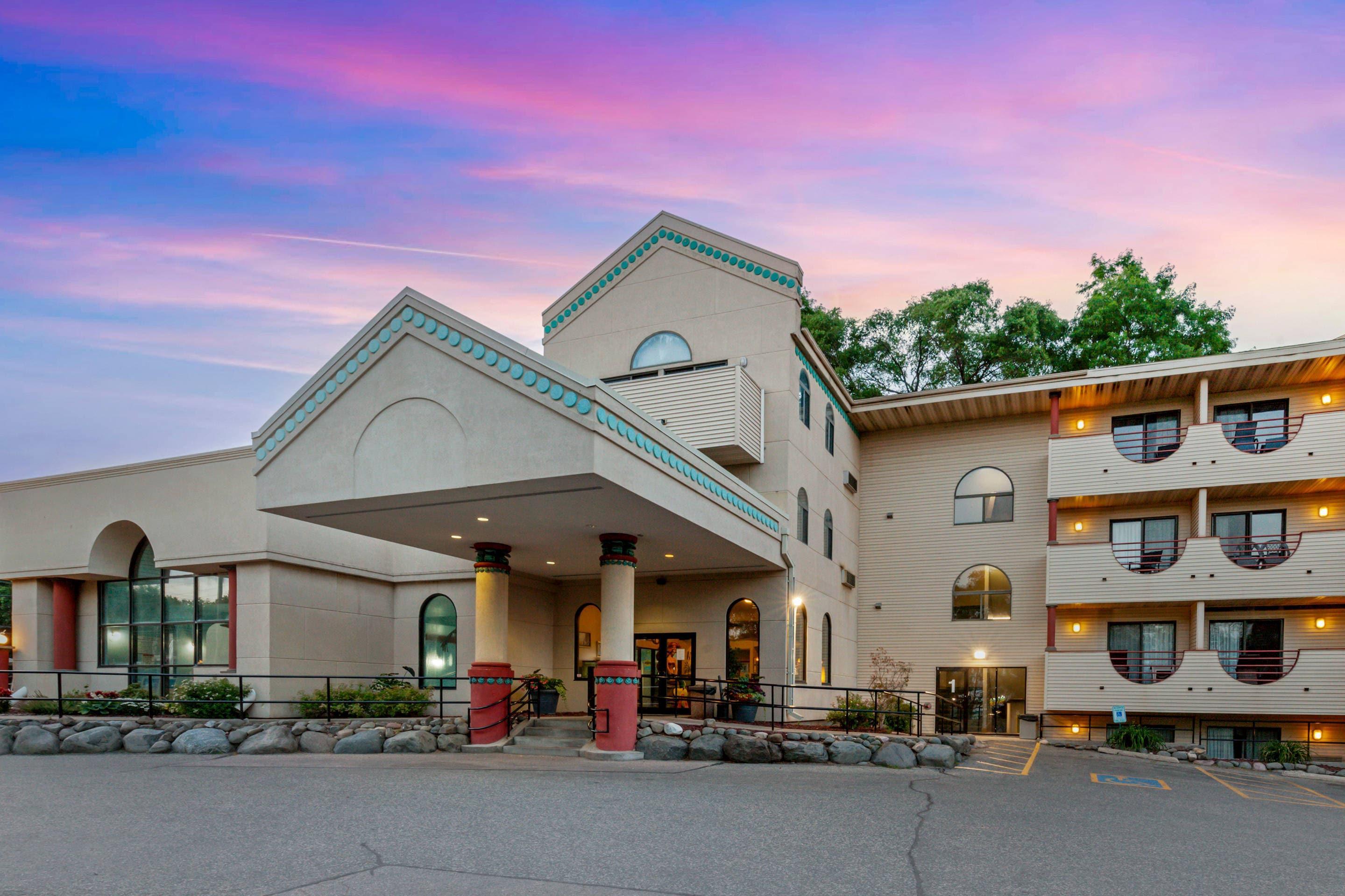 Hotel exterior - Twilight | Atlantis Family Waterpark Hotel, Ascend Hotel Collection