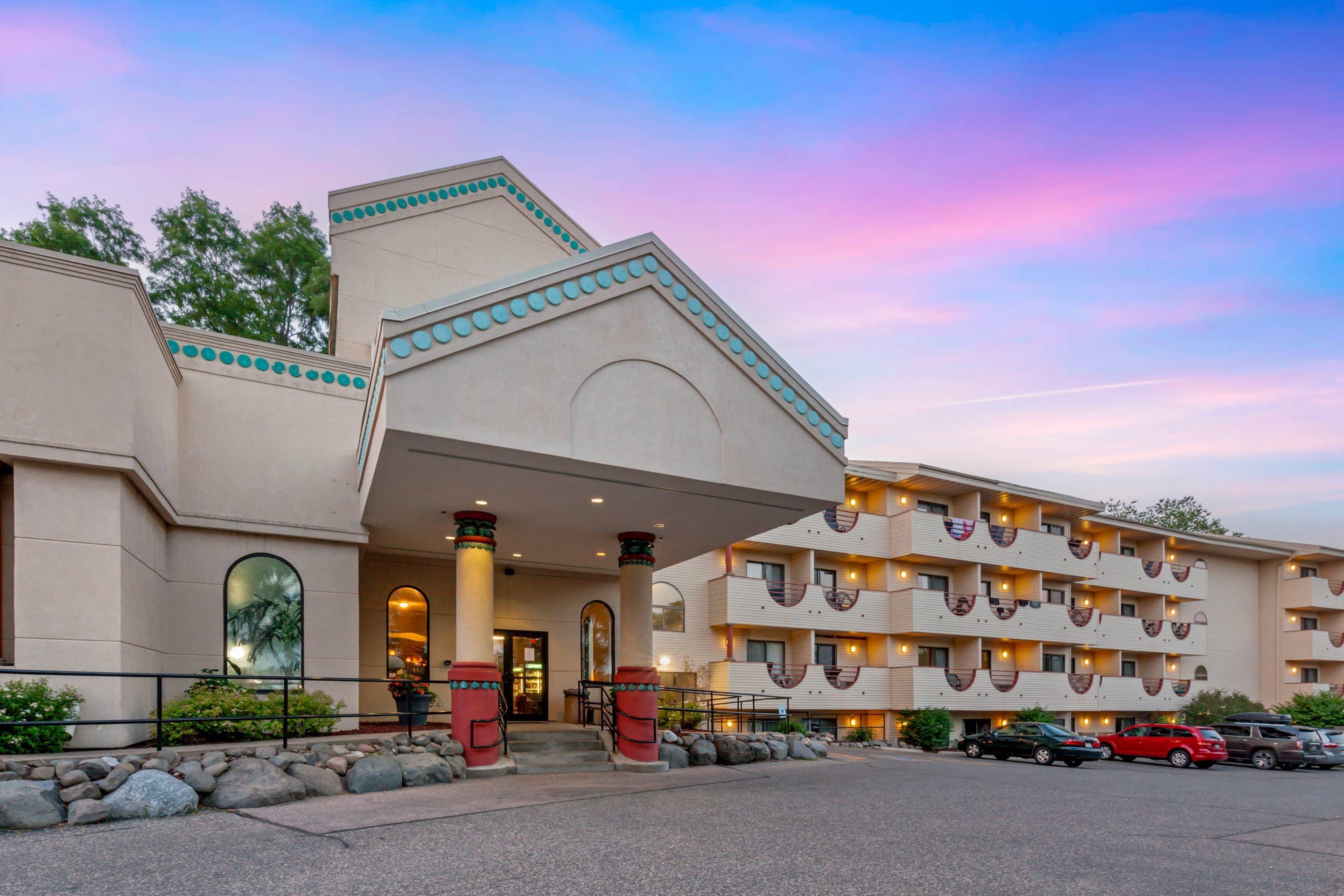 Hotel exterior - Twilight | Atlantis Family Waterpark Hotel, Ascend Hotel Collection
