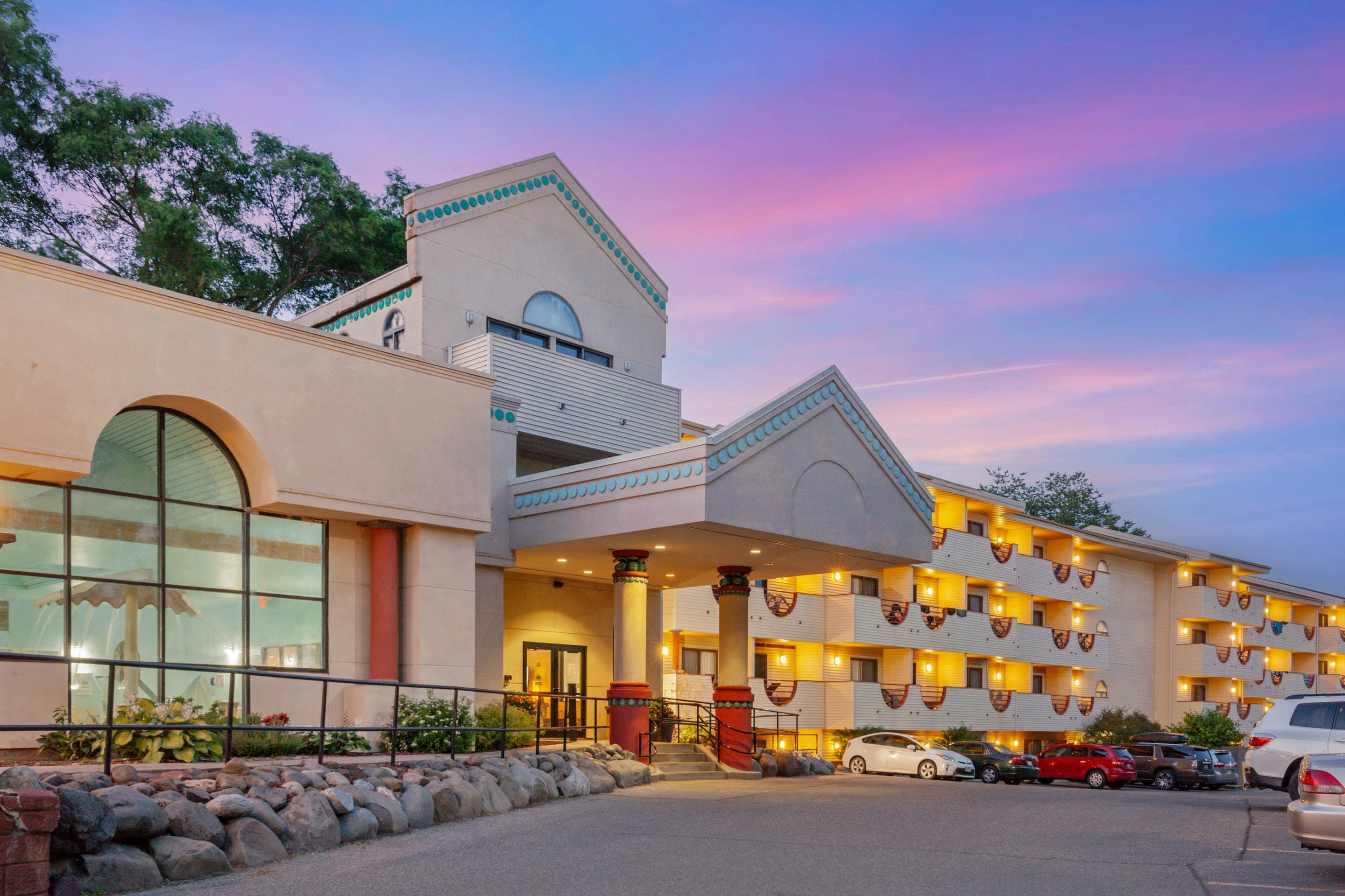 Hotel exterior - Twilight | Atlantis Family Waterpark Hotel, Ascend Hotel Collection