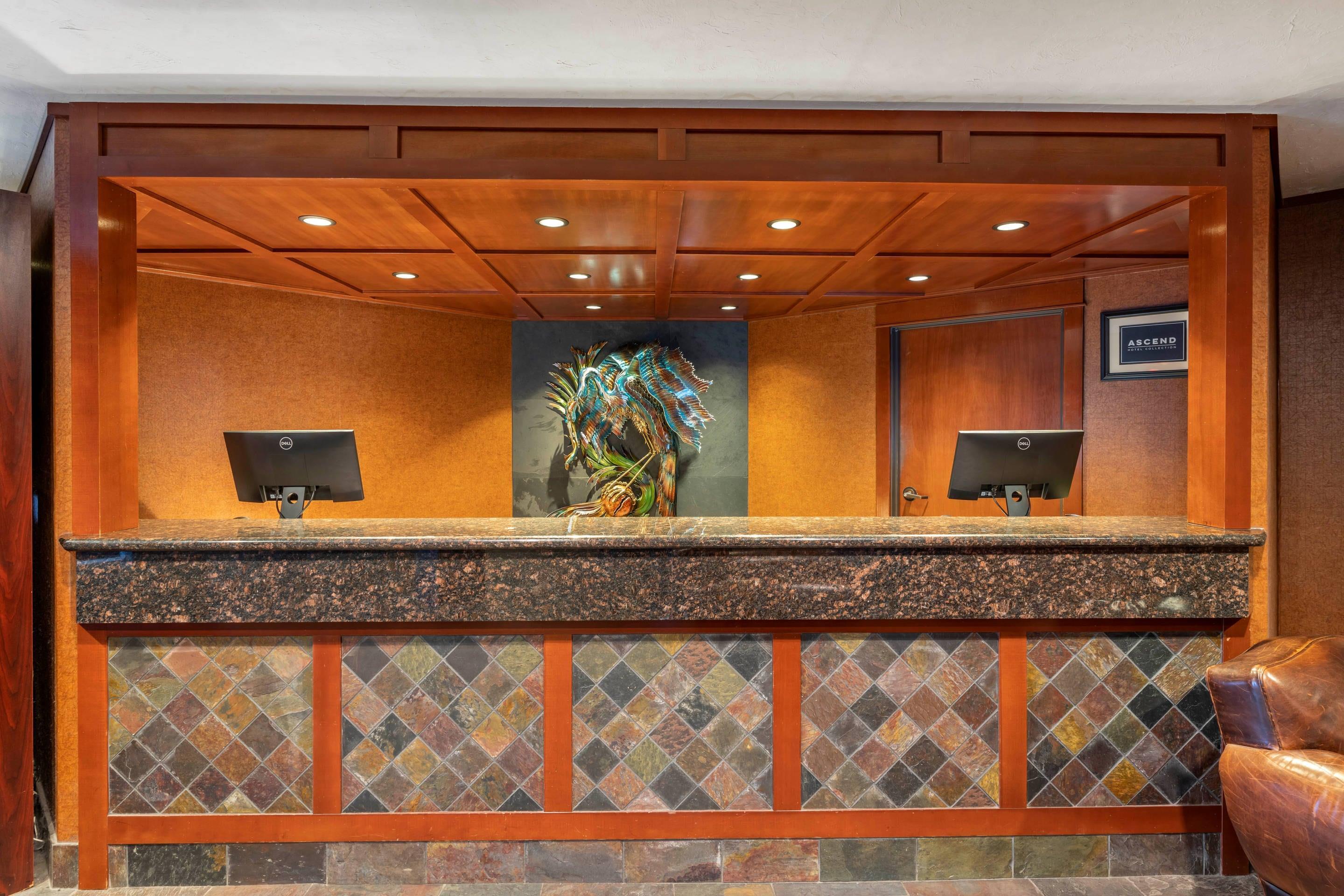 Front desk | Lloyd Hotel Astoria Bayfront, Ascend Hotel Collection