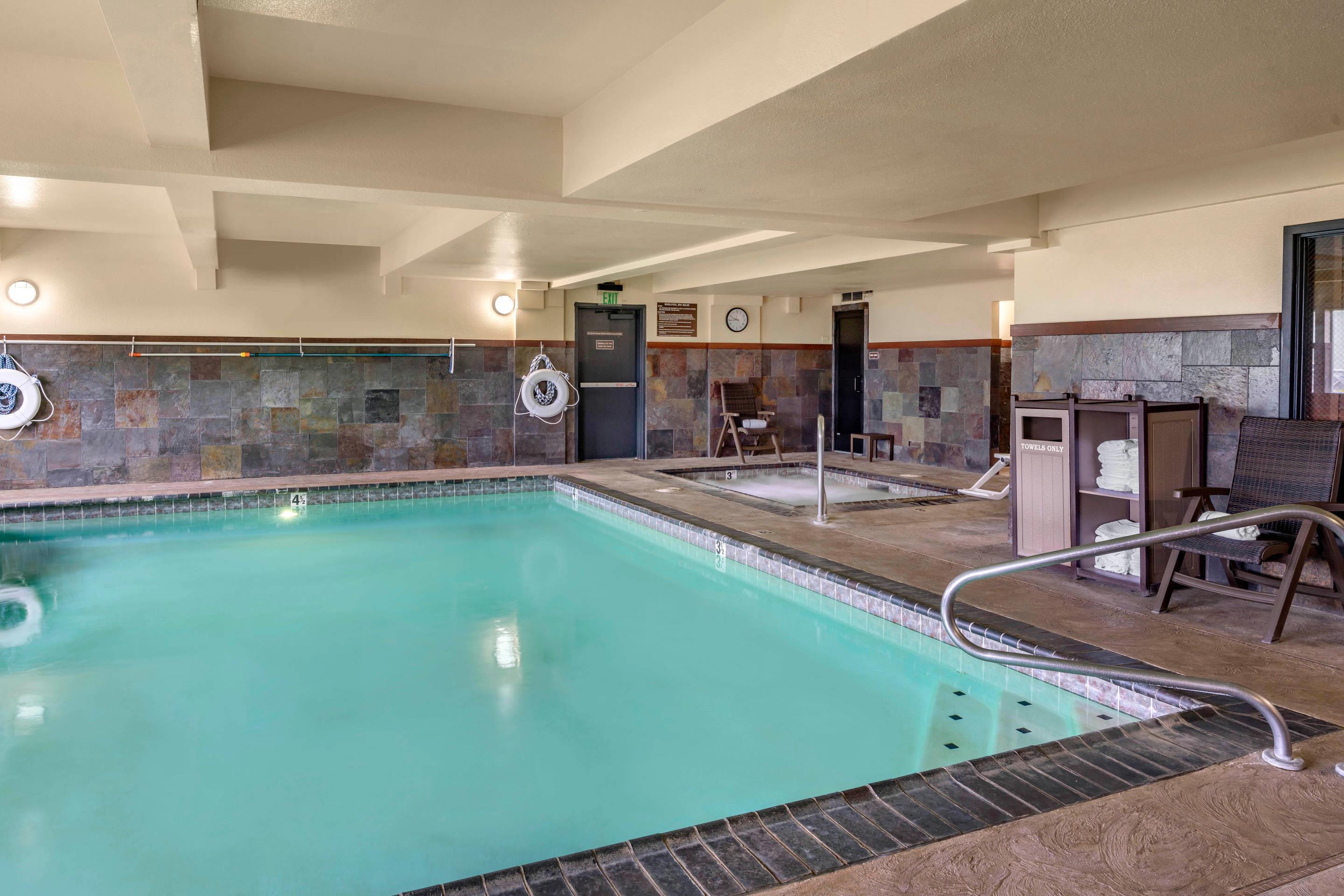 Indoor pool | Lloyd Hotel Astoria Bayfront, Ascend Hotel Collection