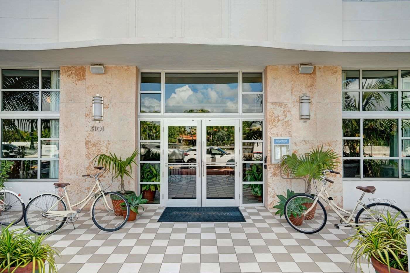 Exterior w bicycles | Hotel Trouvail Miami Beach